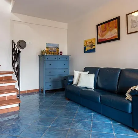 With Private Garden A Stone's Throw From The Sea Porto Recanati