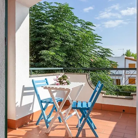 With Private Garden A Stone's Throw From The Sea *